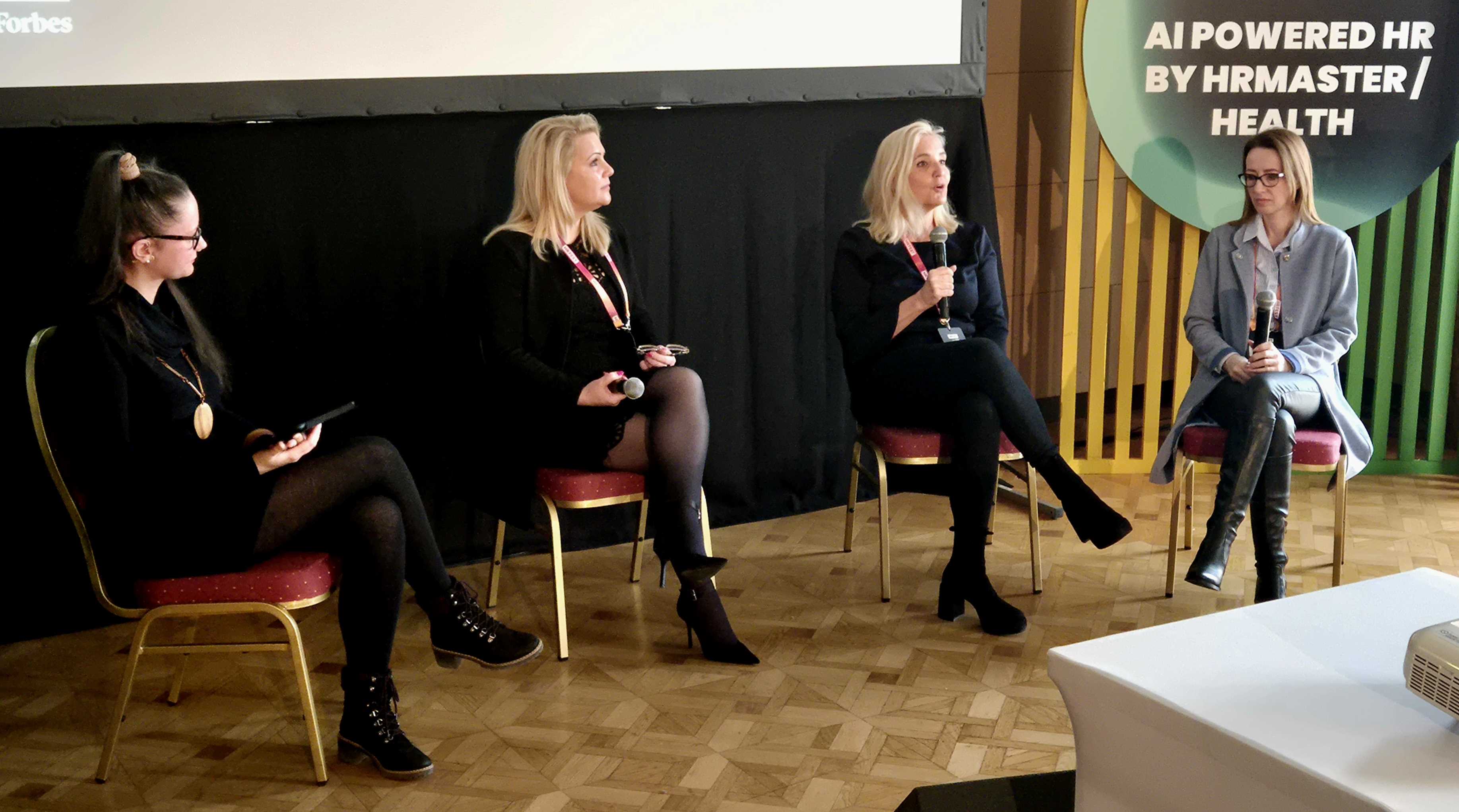 A képen balról jobbra: Laky Szilvia, Hutter-Mester Gabriella, Kelevéz Viktória, Juhász Katalin A képen balról jobbra: Laky Szilvia, Hutter-Mester Gabriella, Kelevéz Viktória, Juhász Katalin